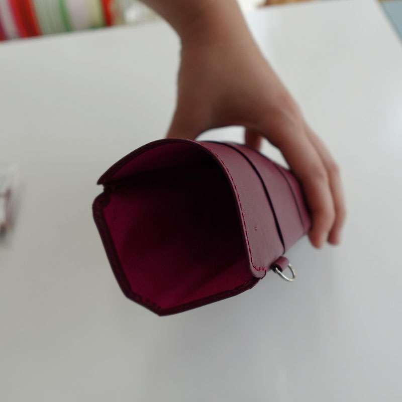 【展示品 30%OFF】 スリップオン ノワール縦型マルチケース WN ワイン NSL-3003 本革