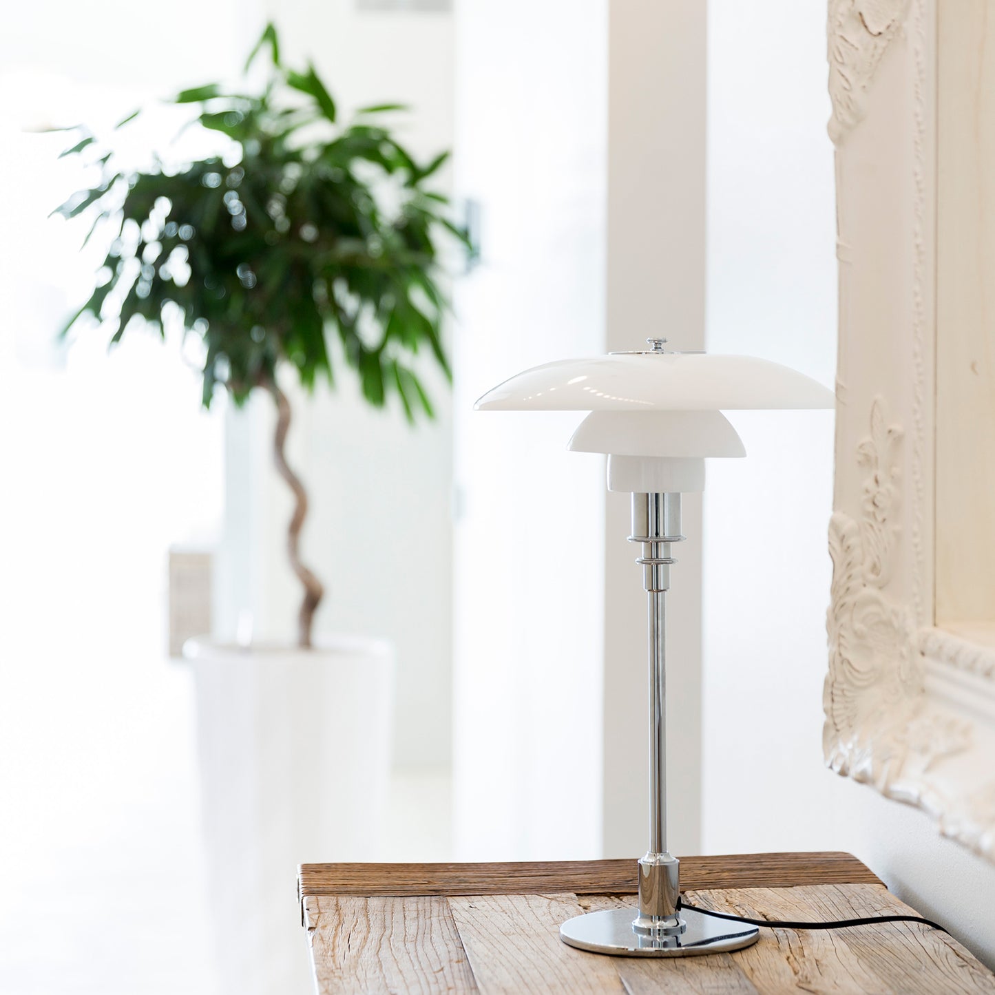 Louis Poulsen PH 3/2 テーブル (シルヴァー・クローム)【お取り寄せ商品】