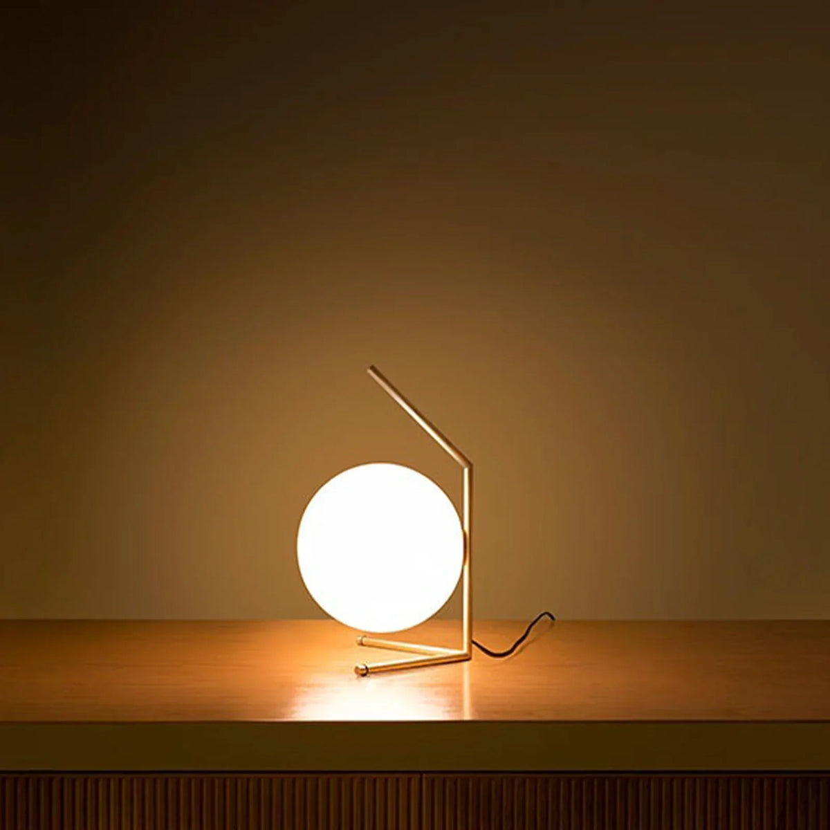 FLOS フロス IC Lights T1 LOW Black – エムエムインテリアスペース FLOS フロス IC Lights T1 LOW Black – エムエムインテリアスペース