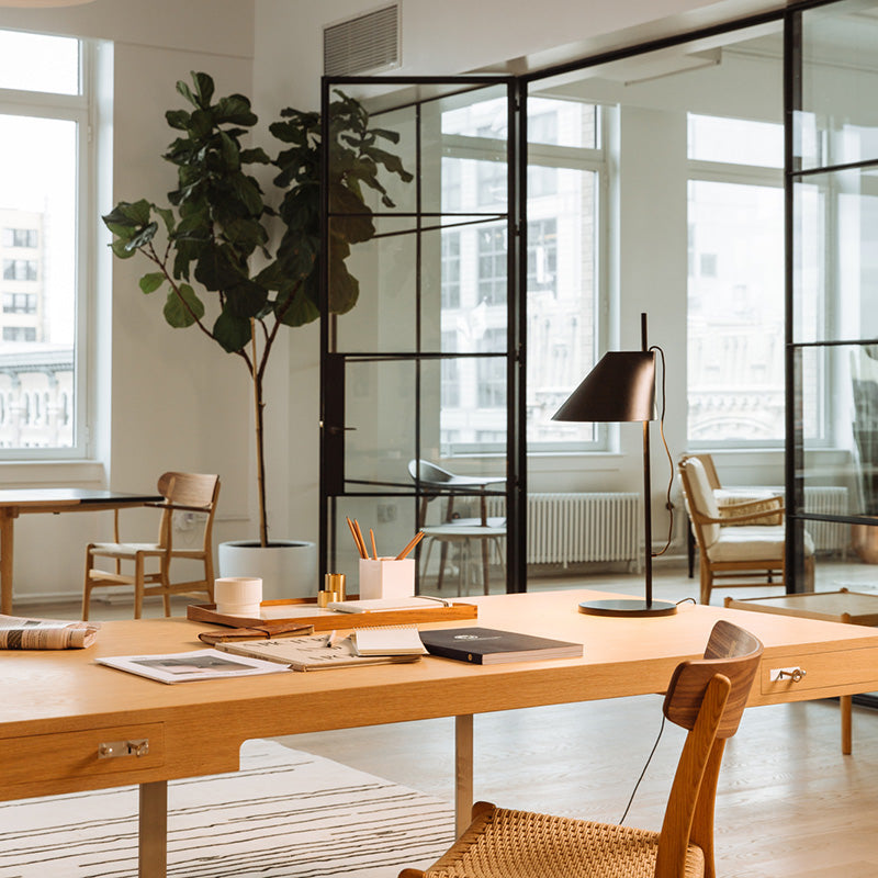 Louis Poulsen Yuh テーブル (ホワイト)【お取り寄せ商品】