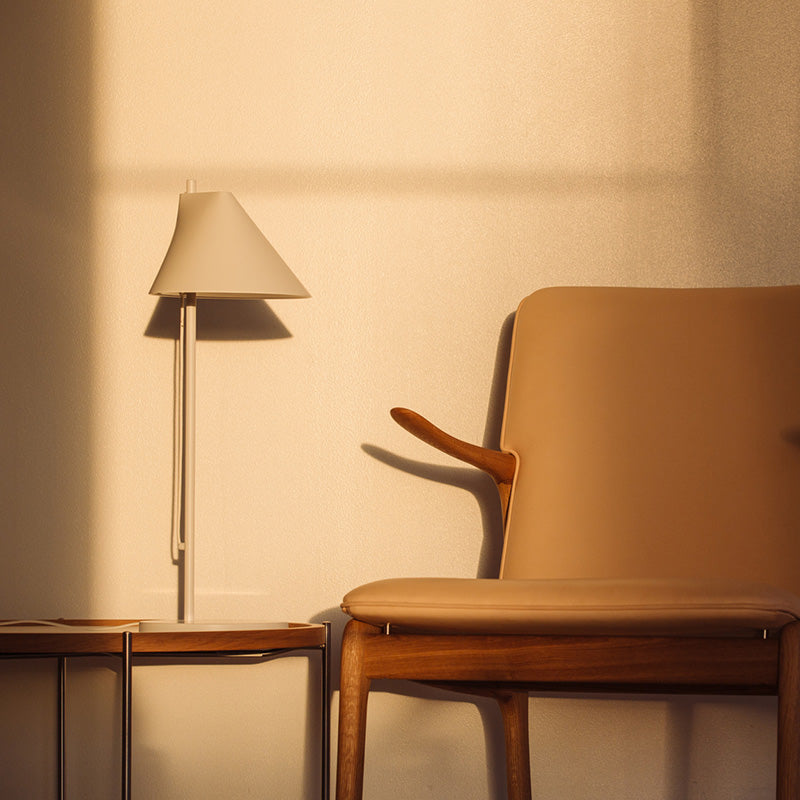 Louis Poulsen Yuh テーブル (ホワイト)【お取り寄せ商品】